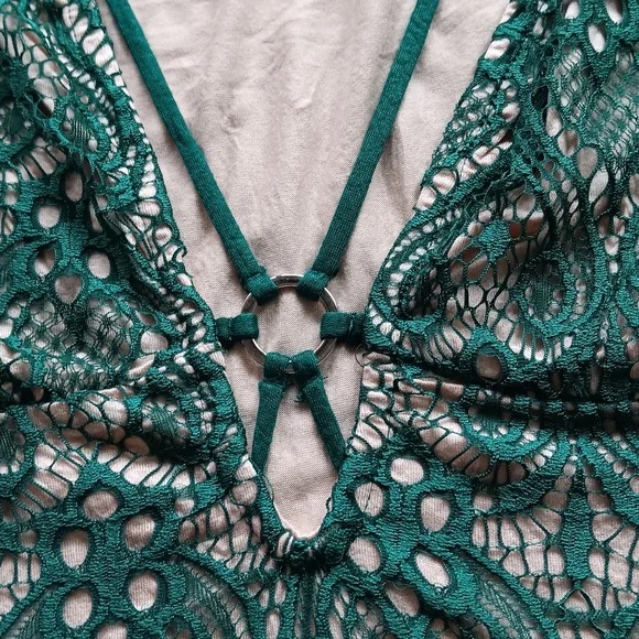 Venus Lace Long Sleeve Plunging V-neck Top Green Nude Large - Picture 3 of 13